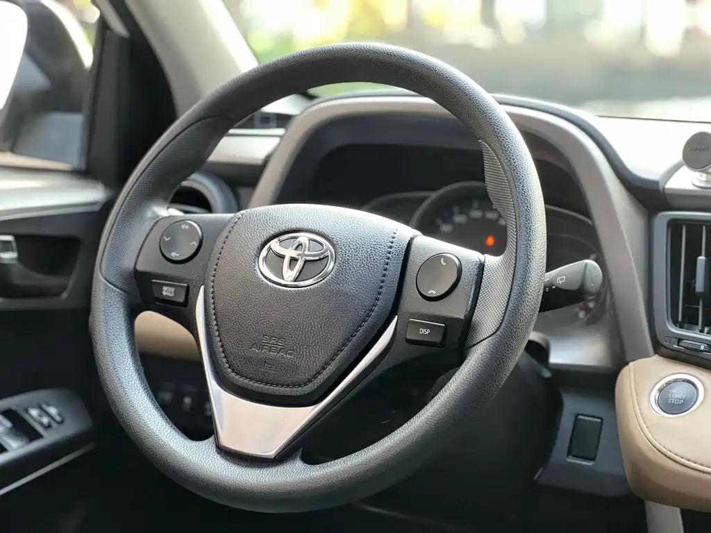 Toyota RAV4 2018 — фото 4