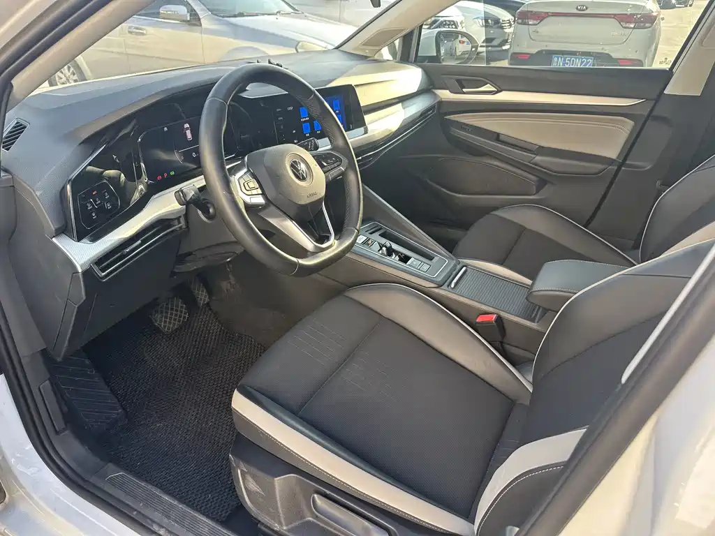 Volkswagen Golf 2024