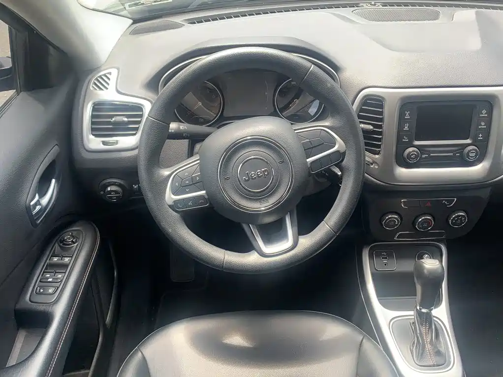 Jeep Compass 2017 — фото 23