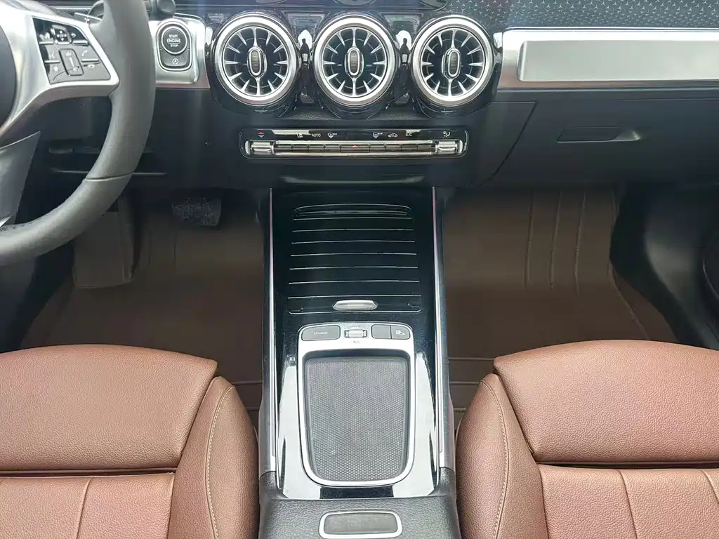 Mercedes-Benz GLB 2025 — фото 17