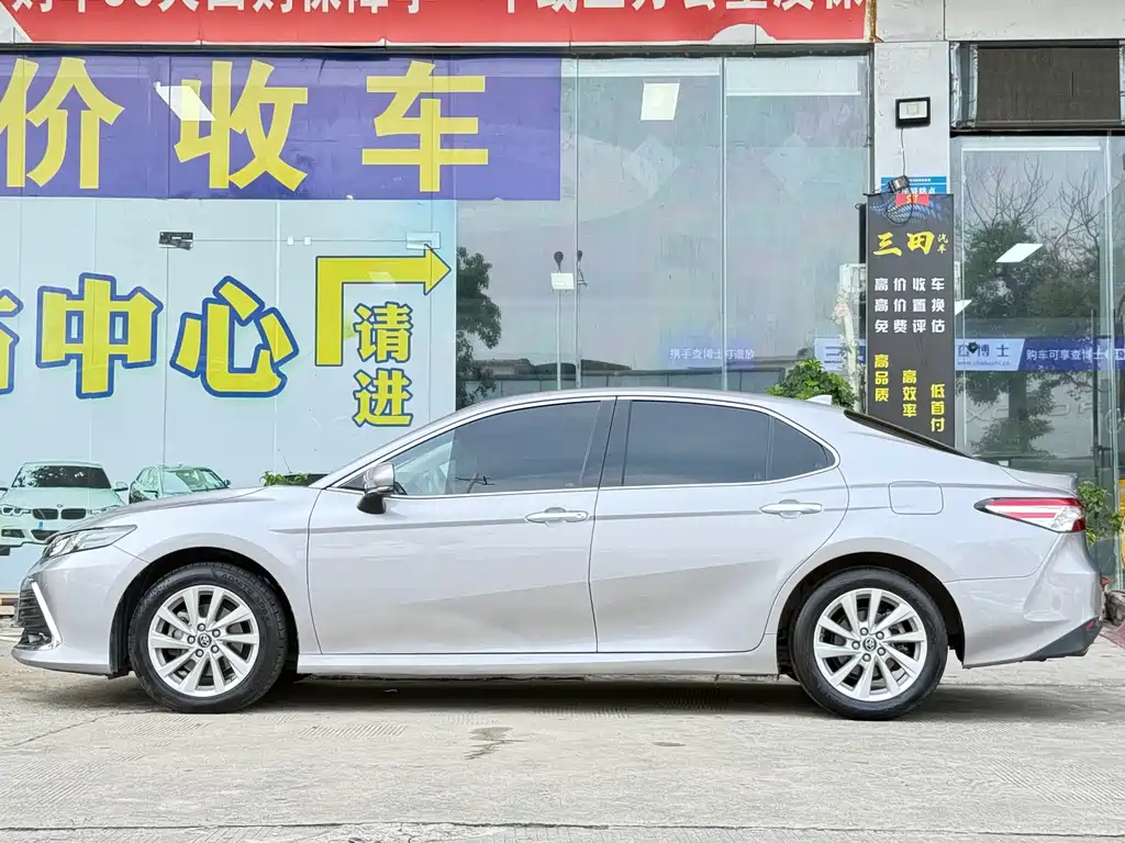Toyota Camry 2023 — фото 14