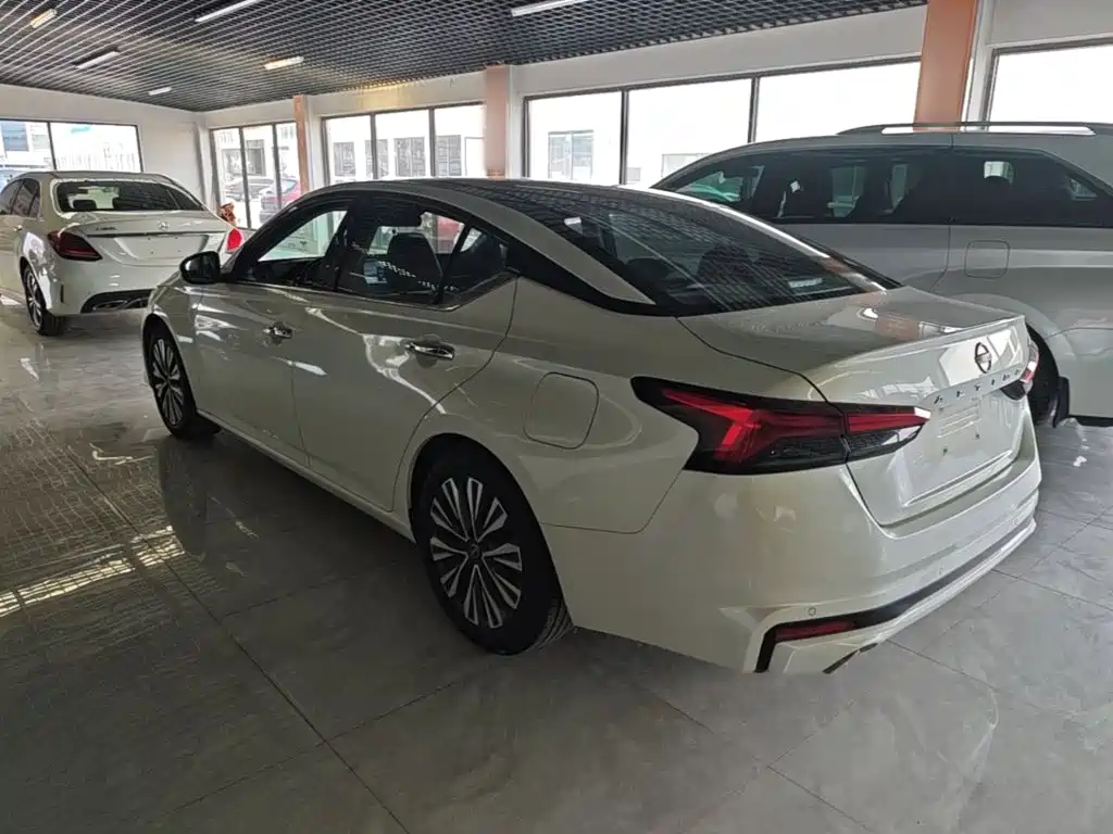Nissan Teana 2023