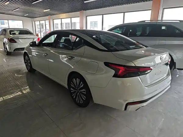 Nissan Teana 2023