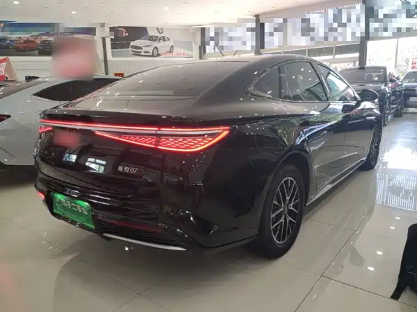 BYD Seal 07 DM-i 2025