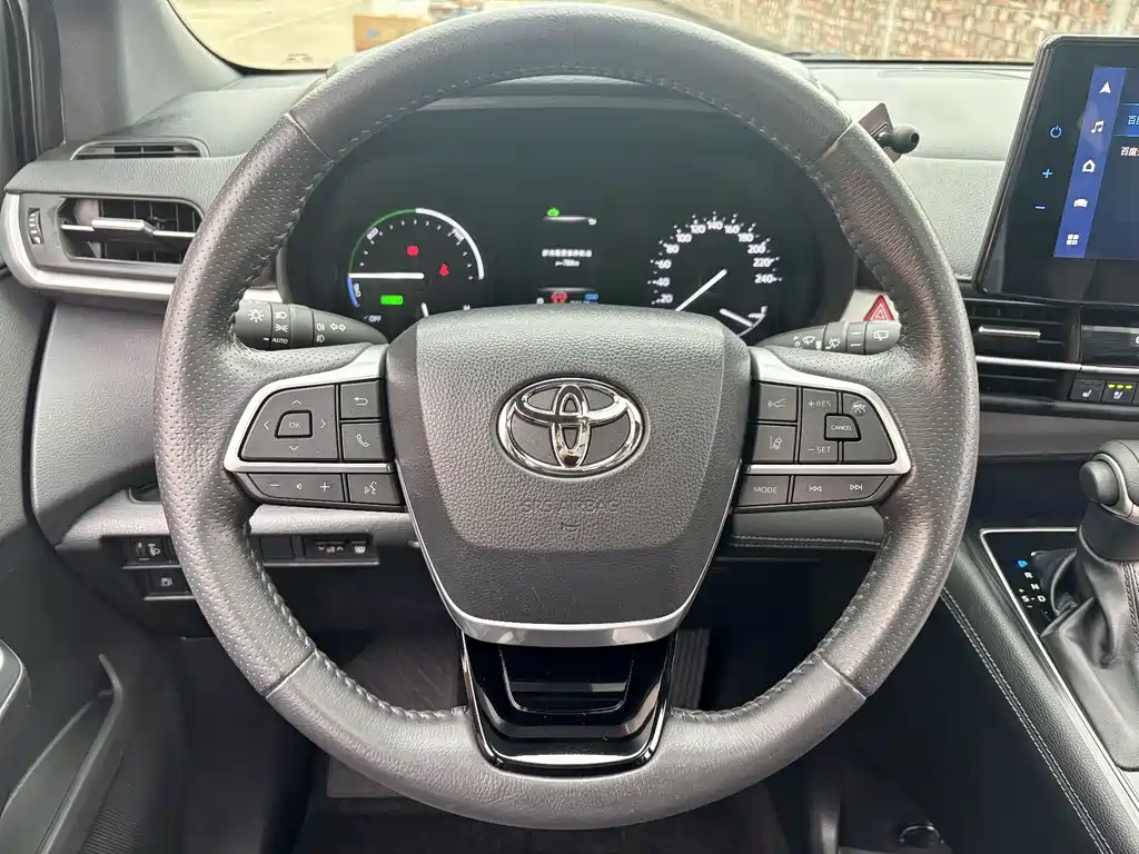 Toyota Sienna 2022 — фото 15