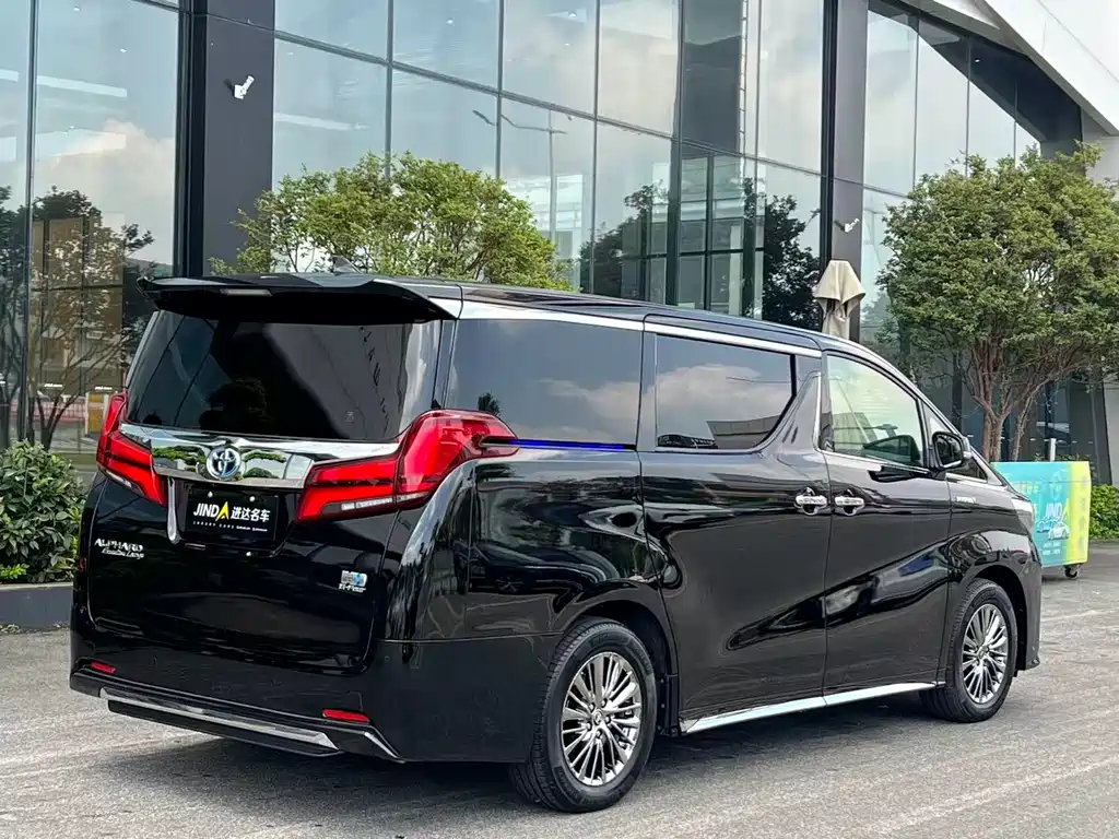 Toyota Alphard 2022 — фото 8