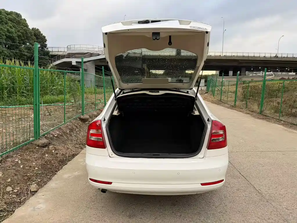 Skoda Octavia 2015 — фото 14