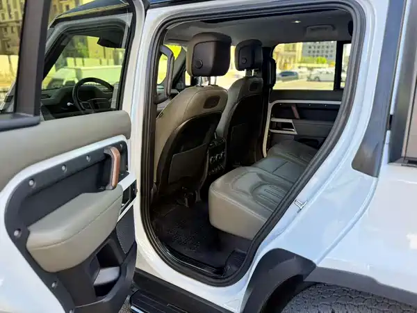 Land Rover Defender 2021