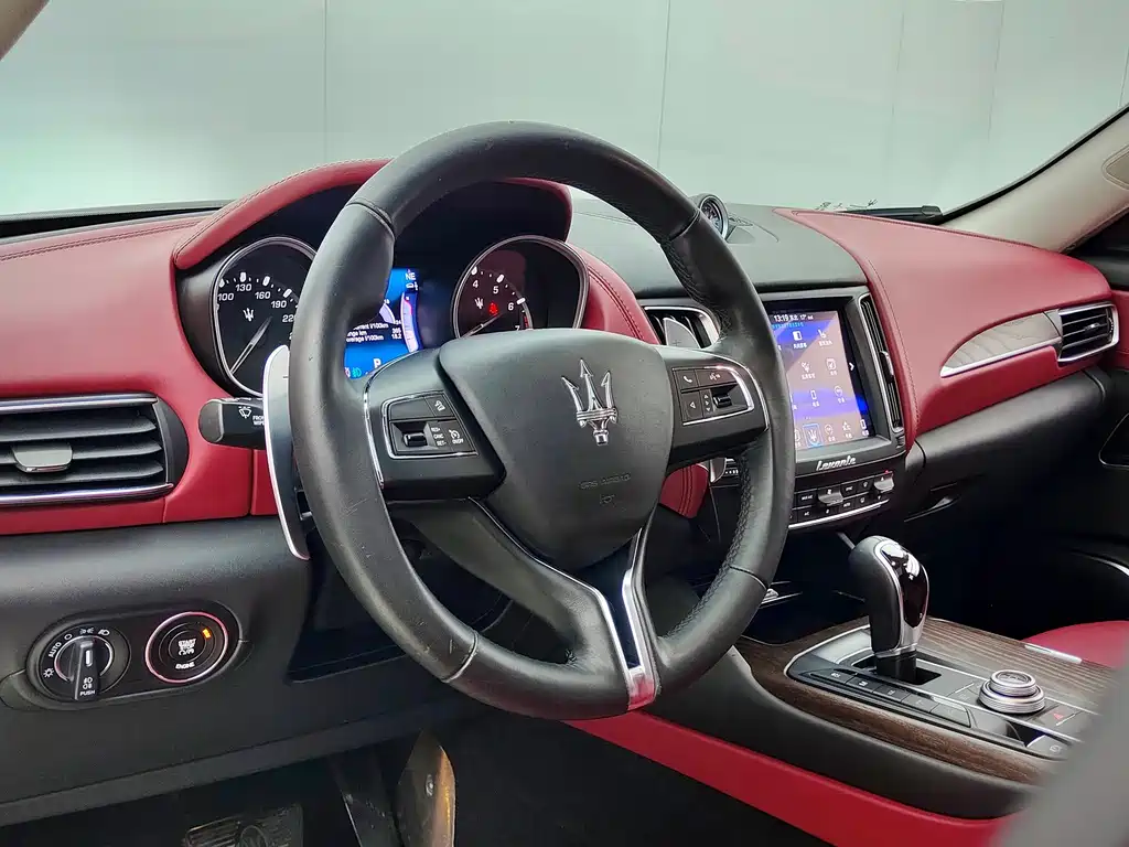 Maserati Levante 2017 — фото 10