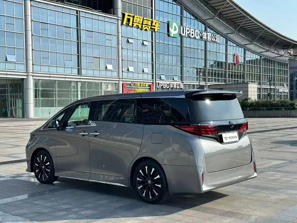 Toyota Alphard 2024 — фото 5