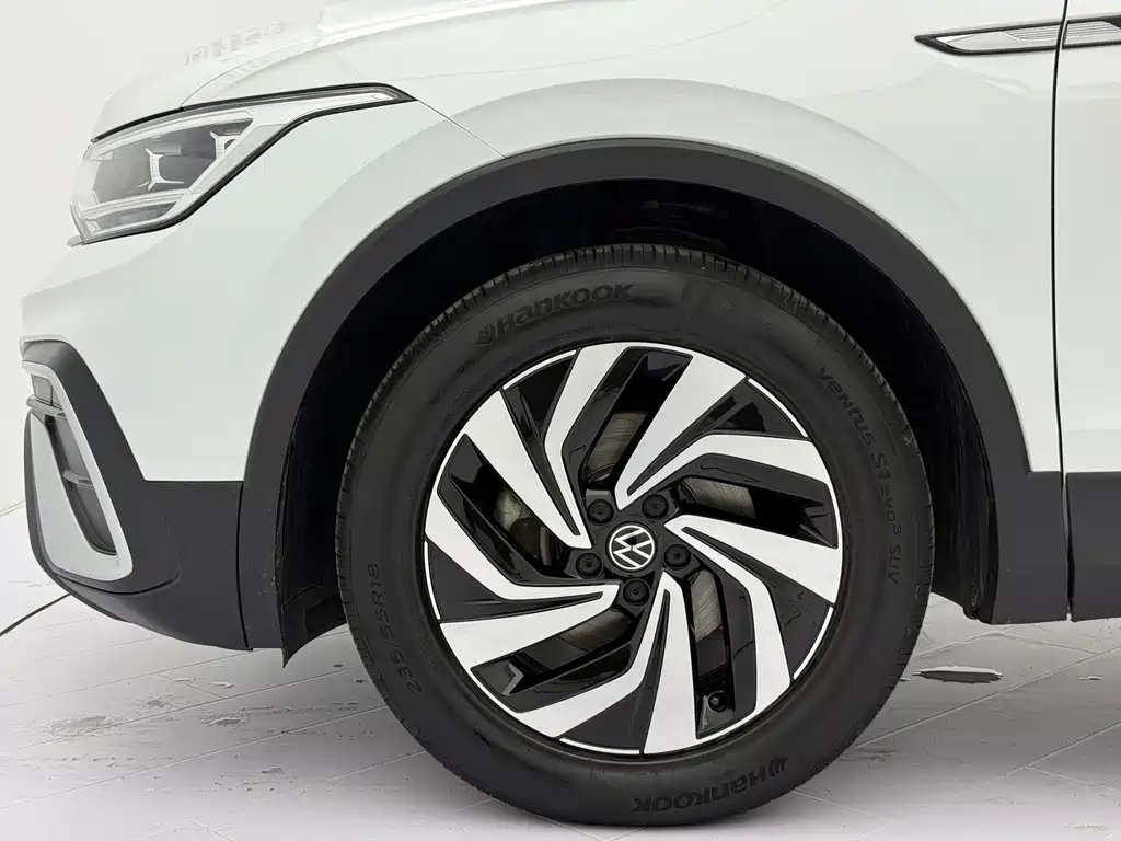 Volkswagen Tiguan L 2023 — фото 22