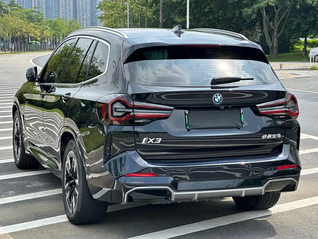BMW iX3 2023 — фото 10