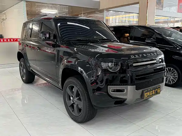 Land Rover Defender 2024