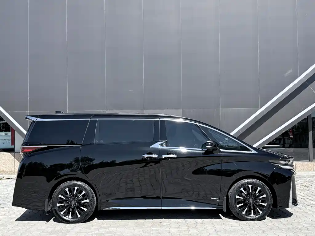 Toyota Vellfire 2024 — фото 12