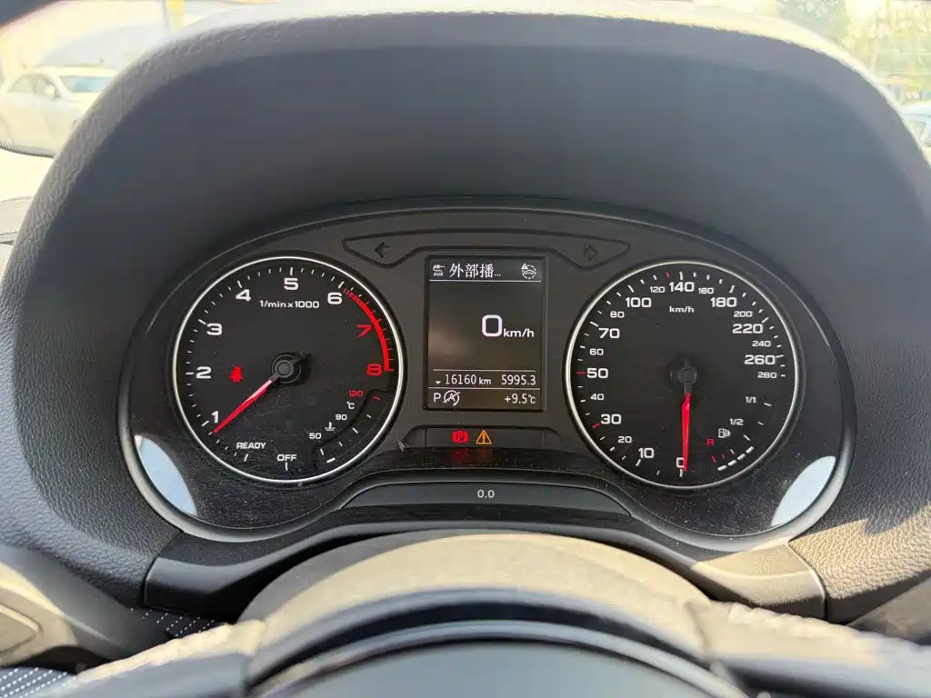Audi Q2L 2024