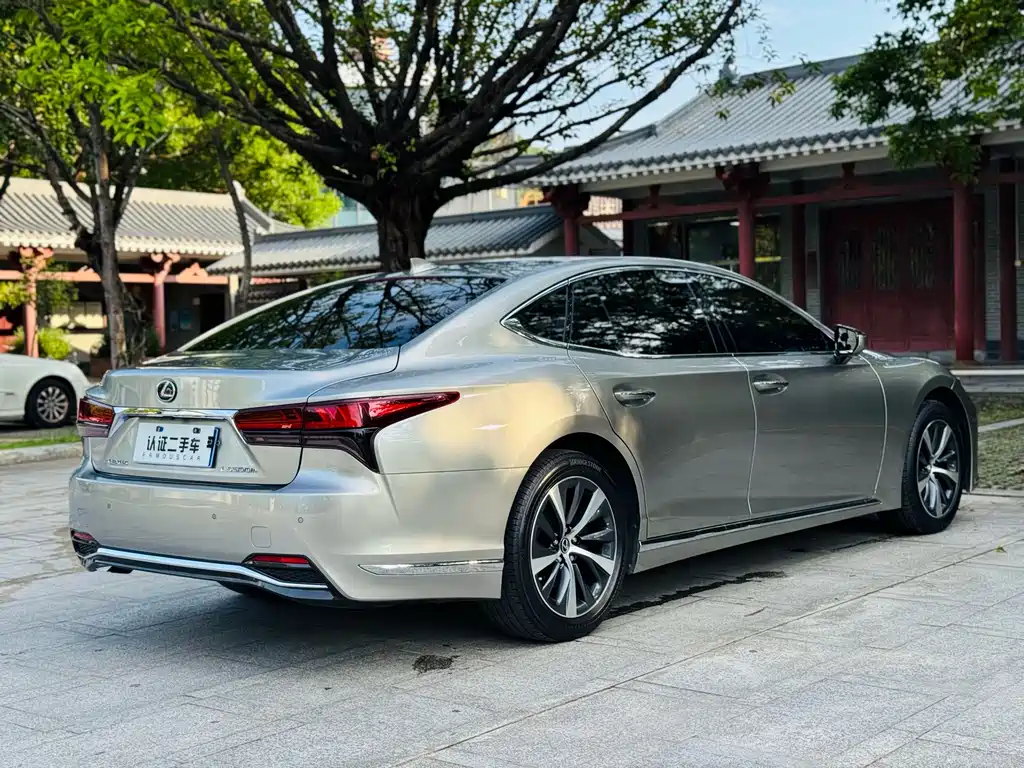 Lexus LS 2022 — фото 24