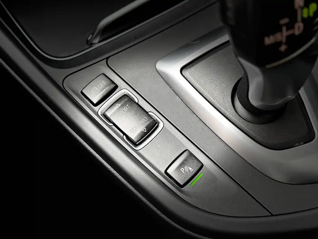 BMW 3 Series 2017 — фото 10