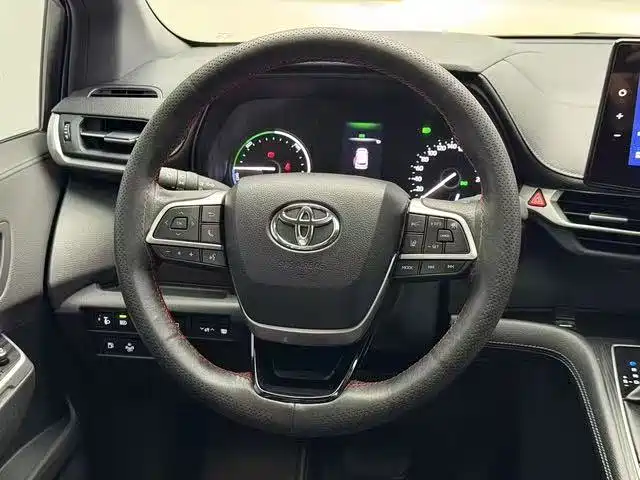 Toyota Sienna 2023 — фото 12