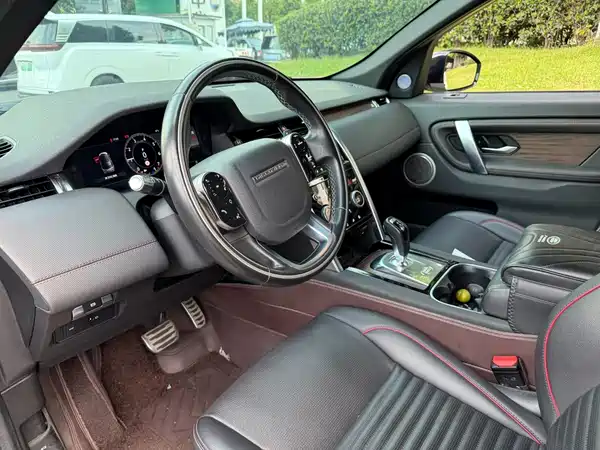 Land Rover Discovery Sport 2021