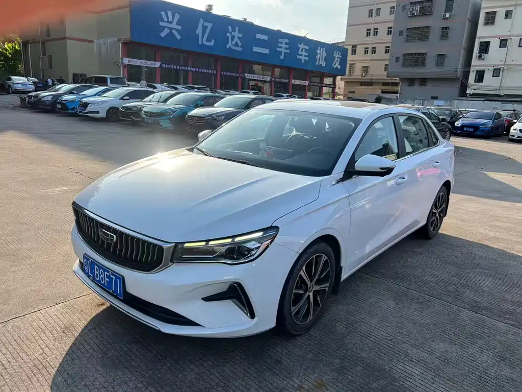 Geely Emgrand 2022
