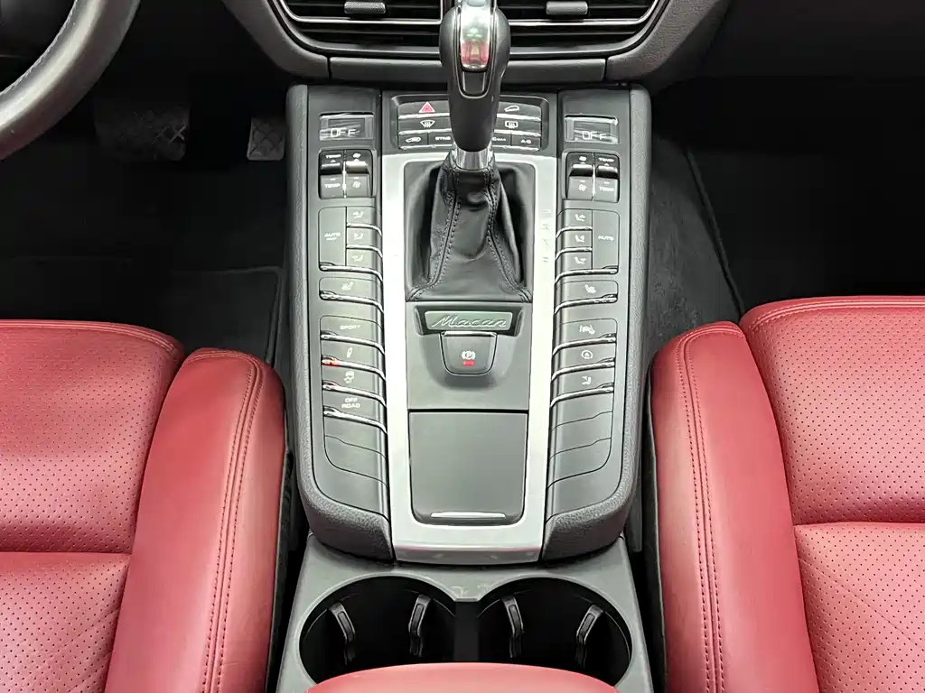 Porsche Macan 2020 — фото 28