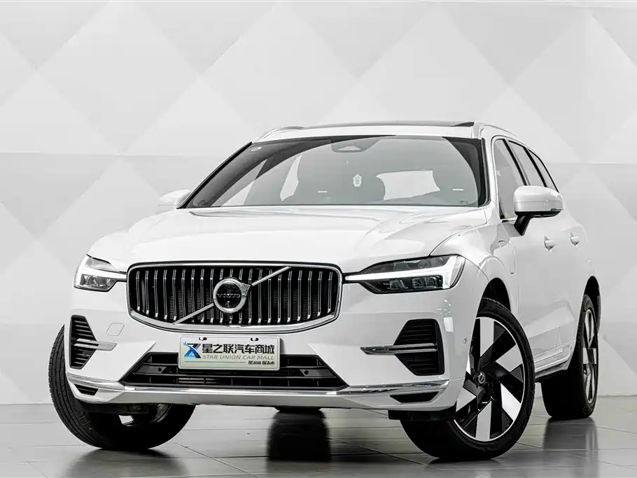 Volvo XC60 Plug-In Hybrid 2025 — фото 2