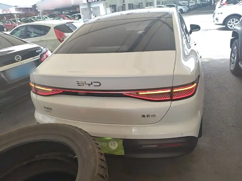 BYD Seal 05 DM-i 2025 — фото 6