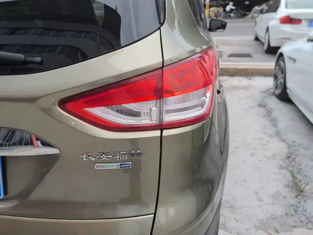 Ford Kuga 2015 — фото 8