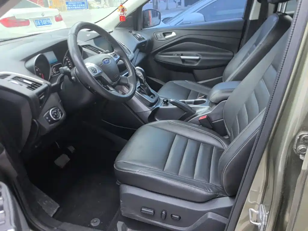 Ford Kuga 2015 — фото 15