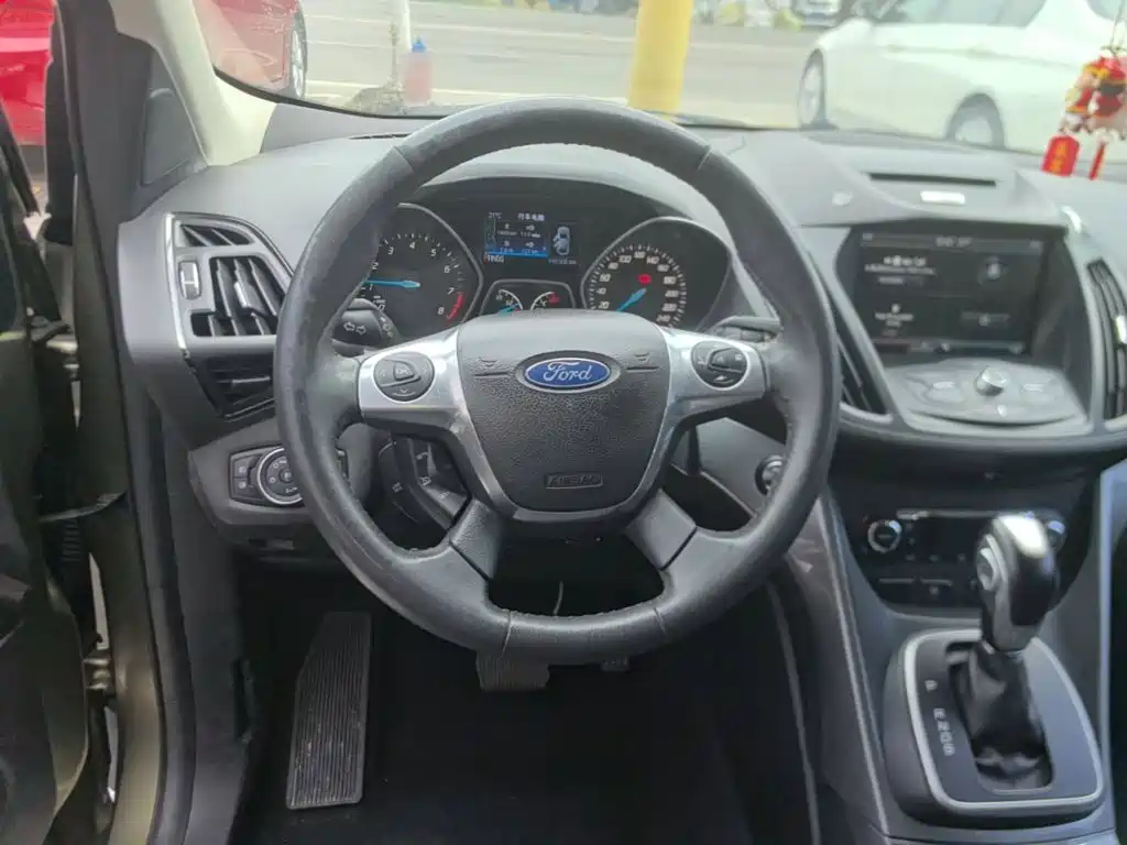 Ford Kuga 2015 — фото 11