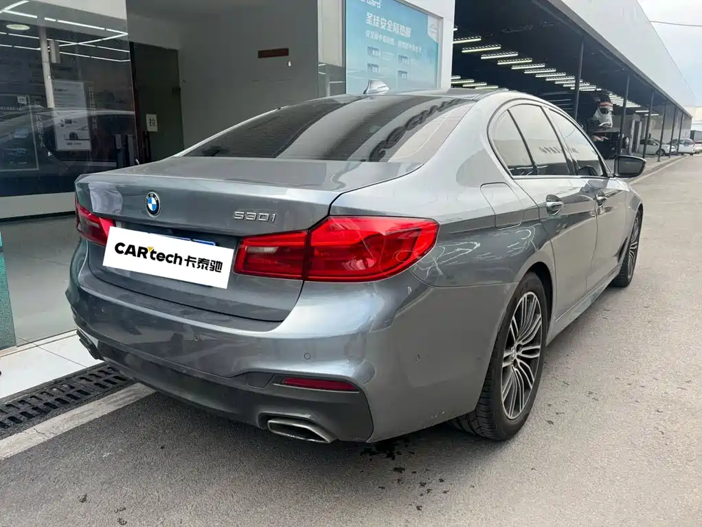 BMW 5 Series 2018 — фото 9