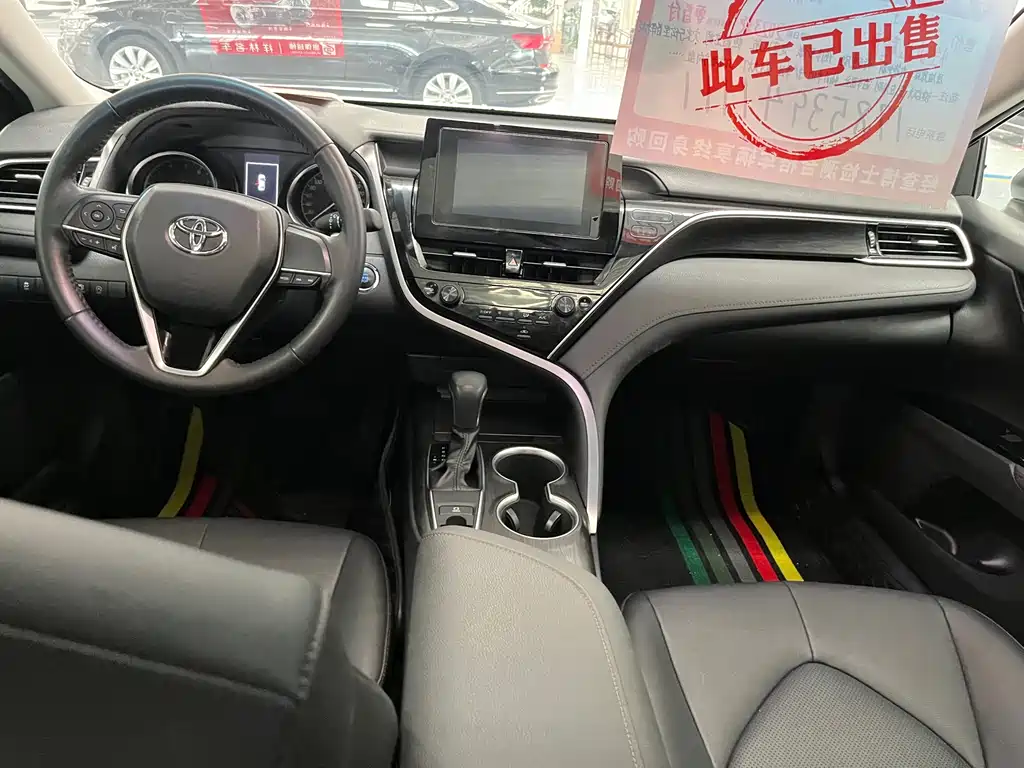 Toyota Camry 2023 — фото 6