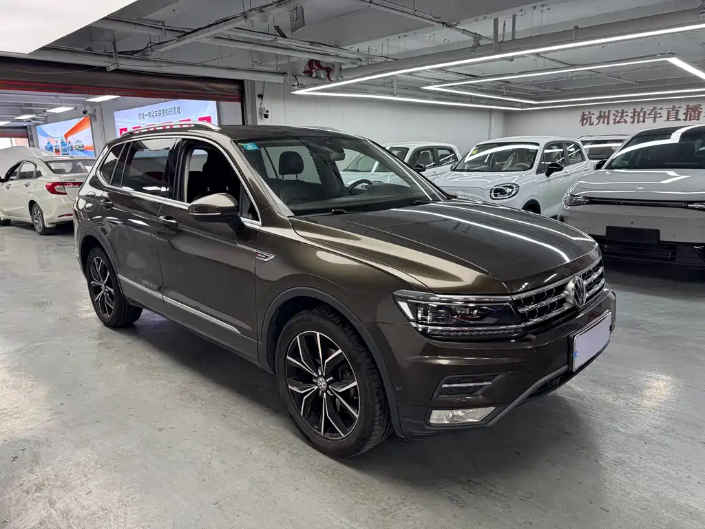 Volkswagen Tiguan L 2017 — фото 3