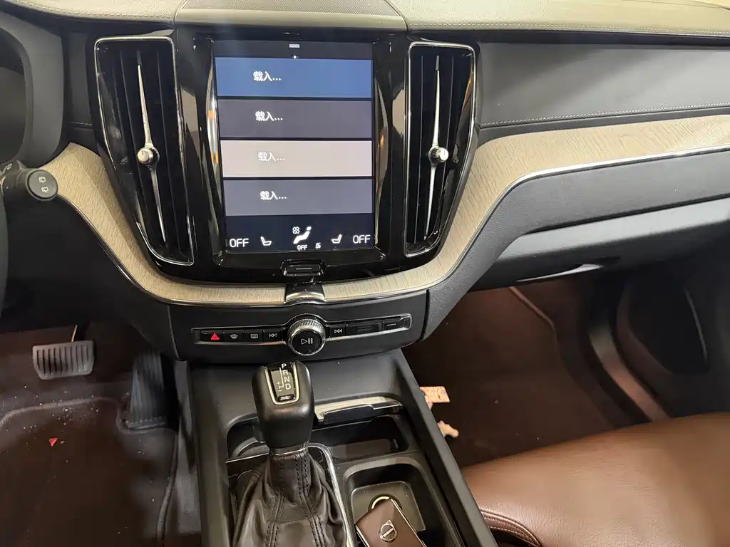 Volvo XC60 2020 — фото 9
