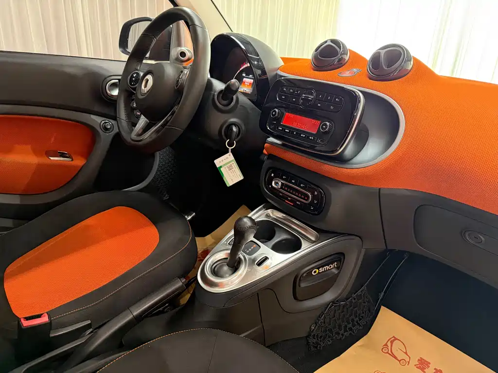 smart Fortwo 2017 — фото 18