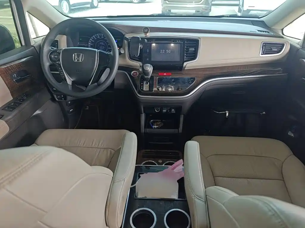 Honda Odyssey 2016 — фото 10