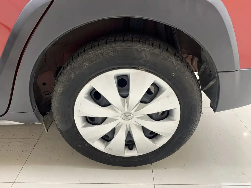 Toyota Yaris L 2022 — фото 12