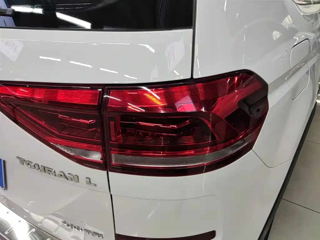 Volkswagen Touran 2019 — фото 8