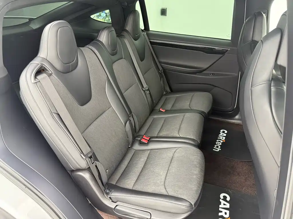 Tesla Model X 2018 — фото 14