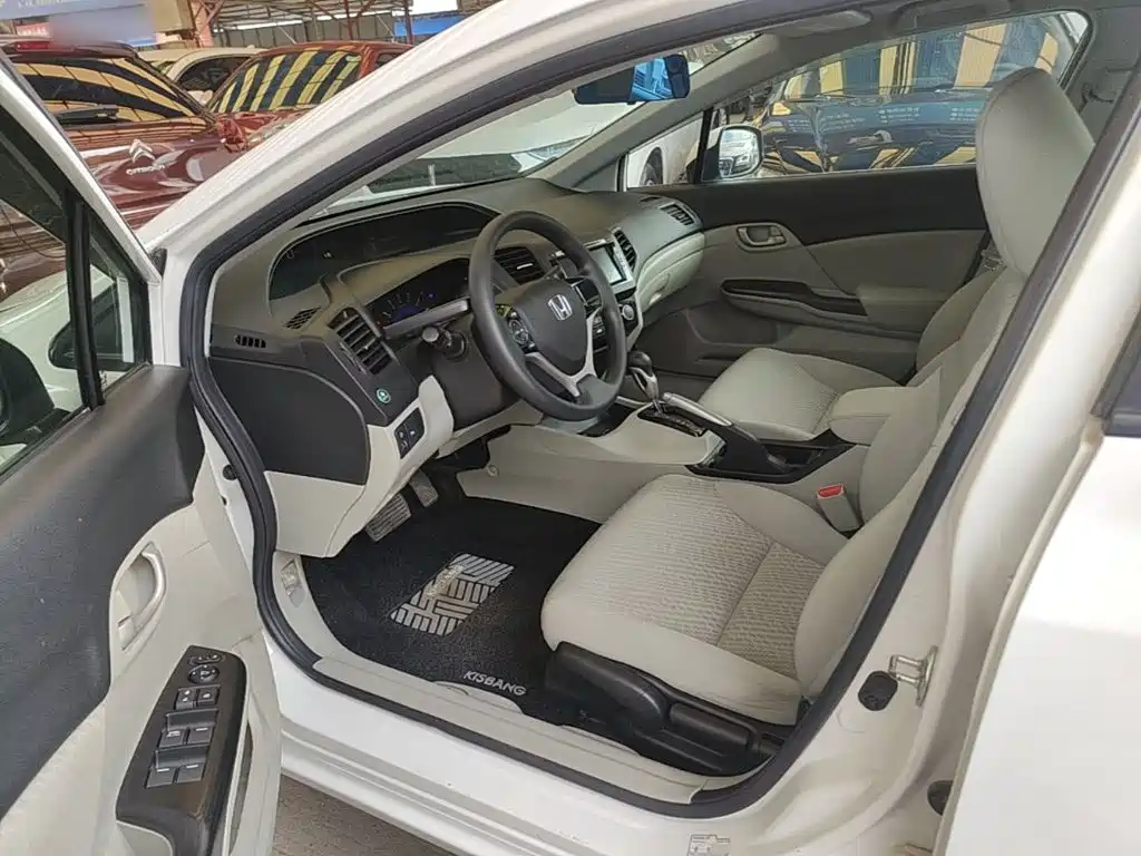 Honda Civic 2015 — фото 16