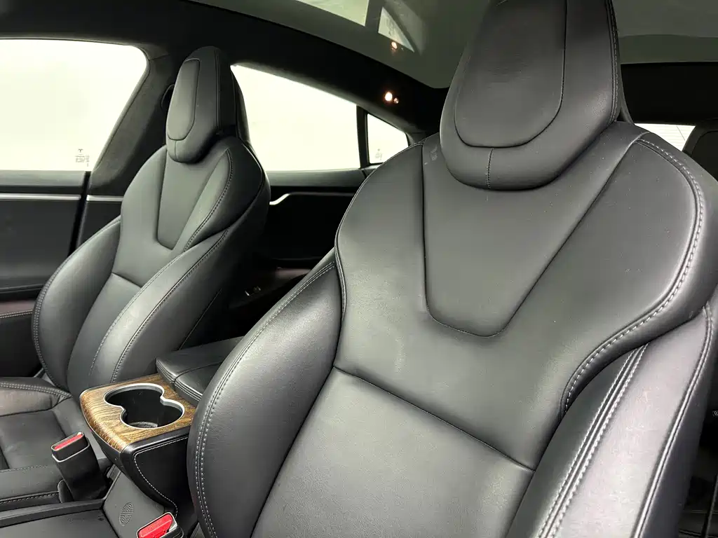Tesla Model S 2018 — фото 30