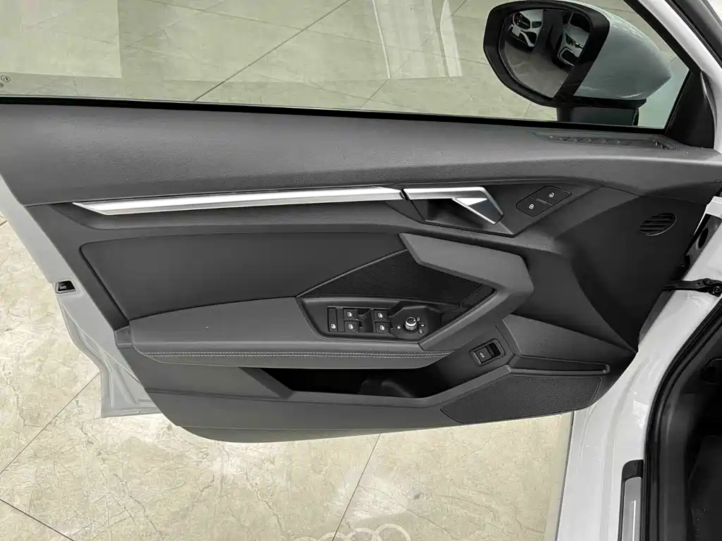 Audi A3 2023 — фото 10