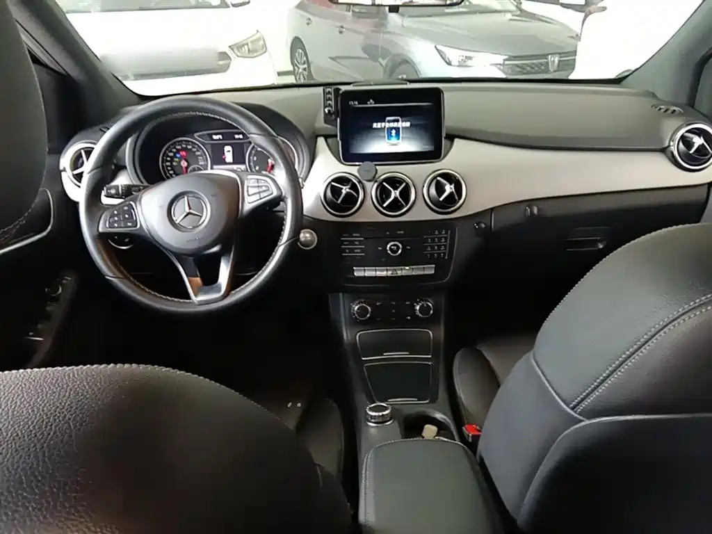 Mercedes-Benz B-Class 2017 — фото 10
