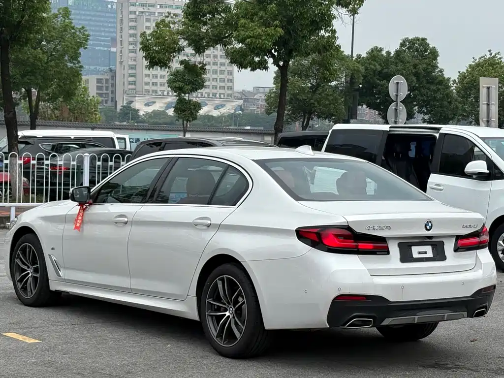 BMW 5 Series 2024 — фото 10
