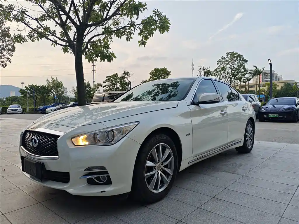 Infiniti Q50L 2016 — фото 1