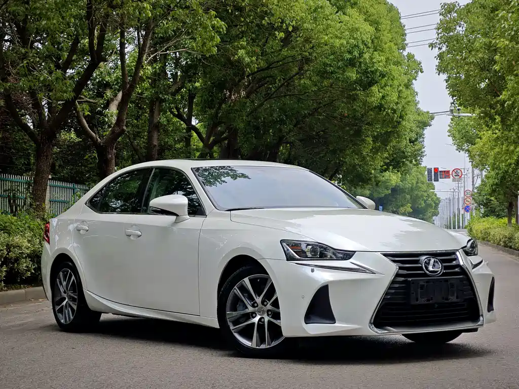 Lexus IS 2019 — фото 3