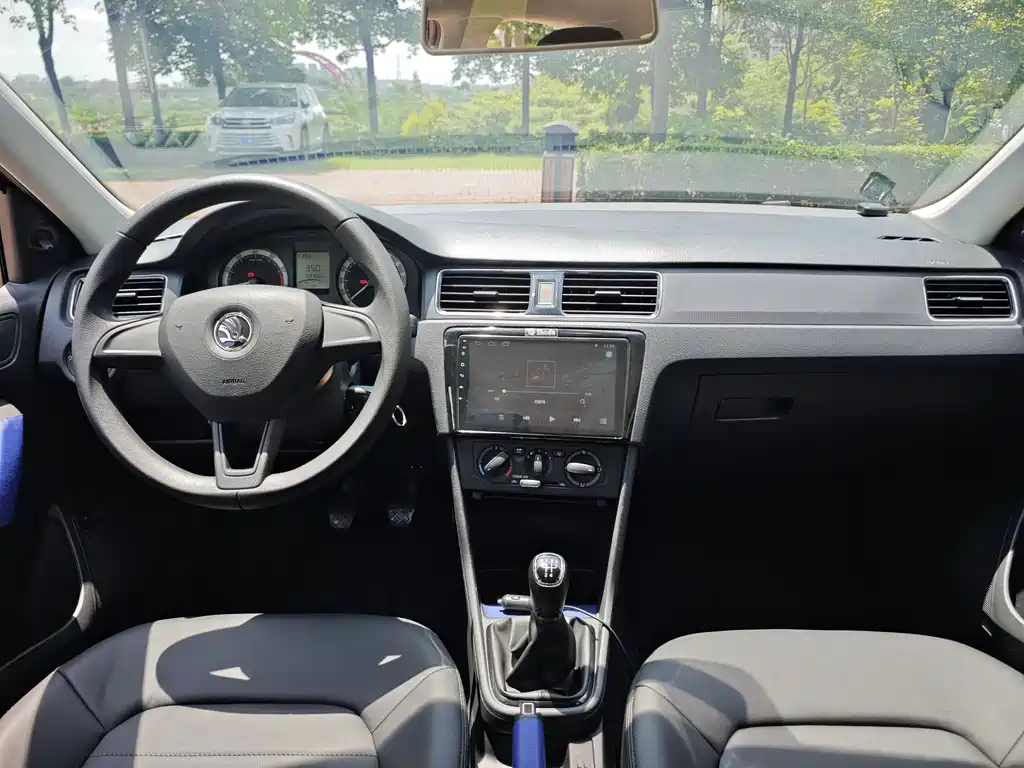 Skoda Rapid 2018 — фото 11