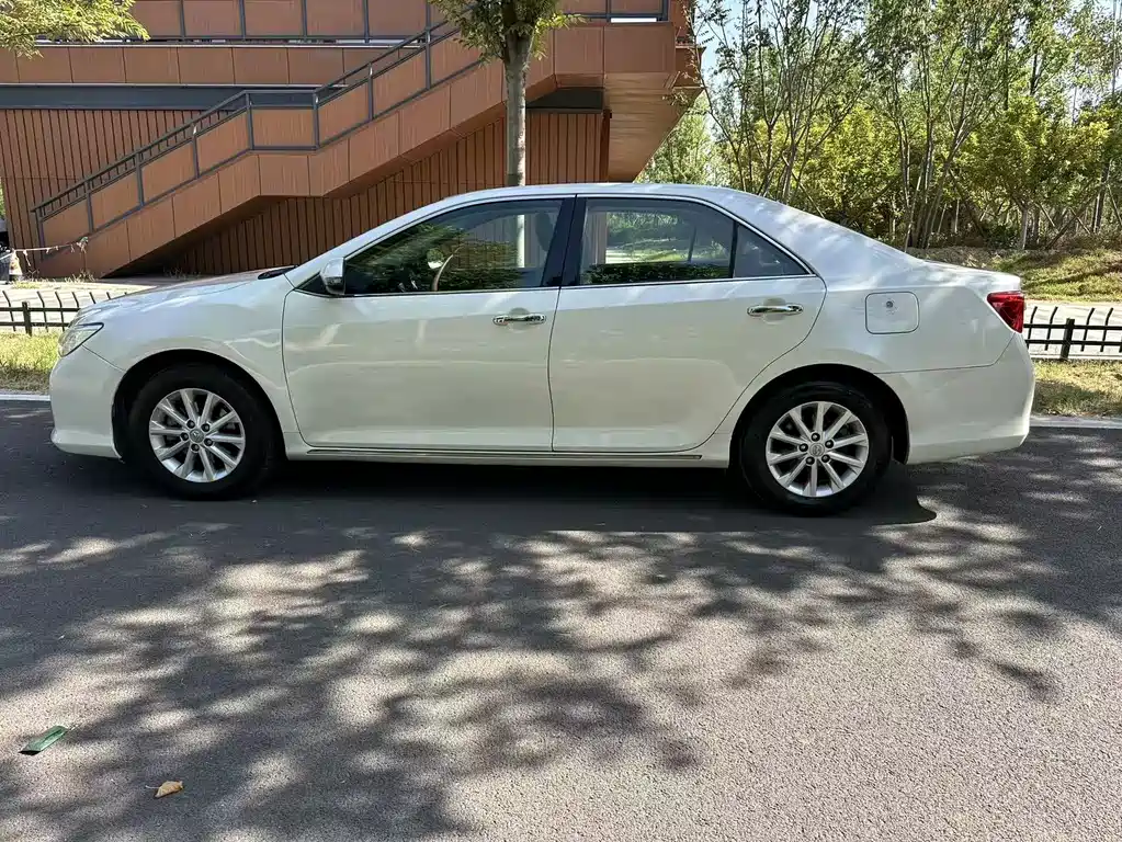 Toyota Camry 2014 — фото 13