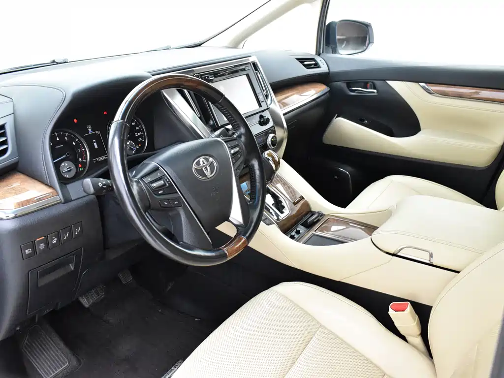 Toyota Alphard 2017 — фото 16