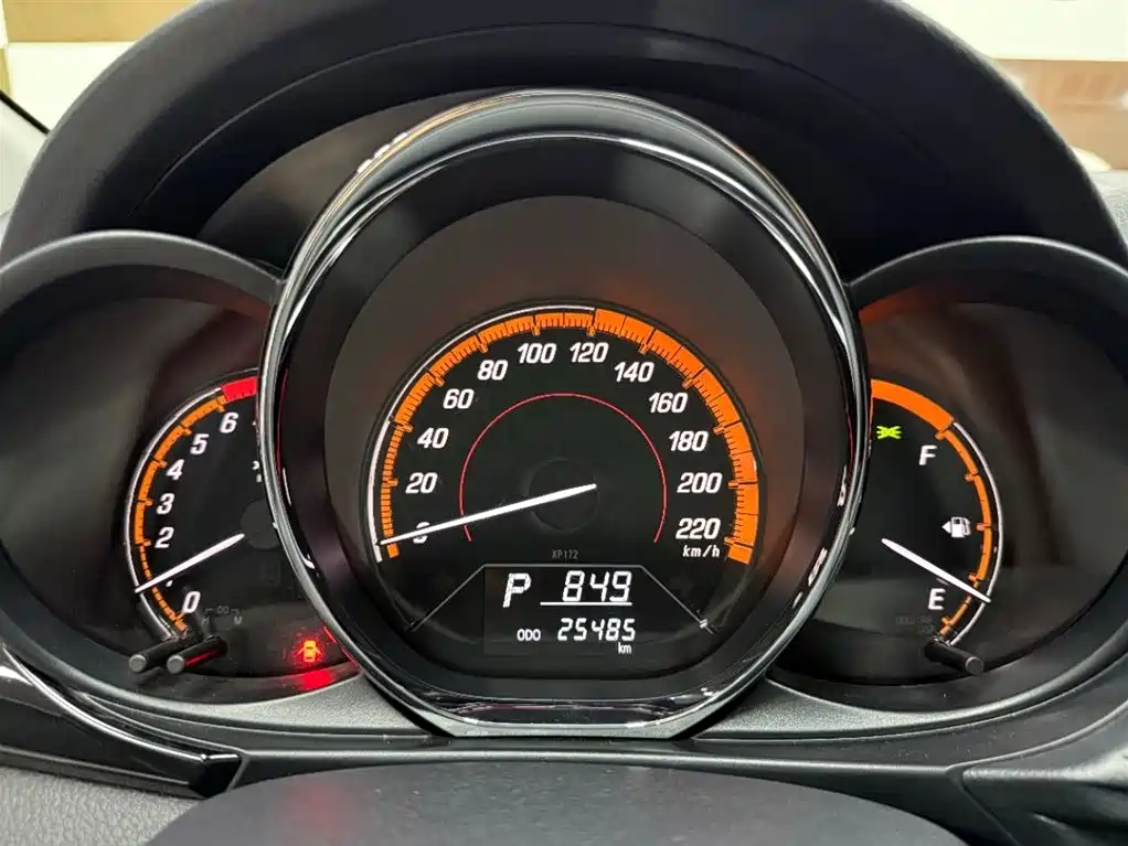 Toyota Yaris L 2023 — фото 19